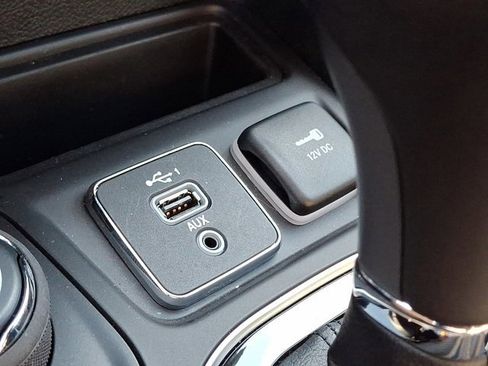 Used 2022 Jeep Cherokee Limited image 30