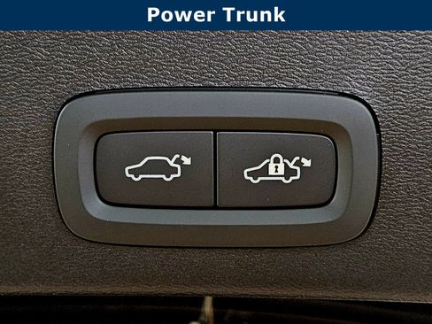 New 2026 Volvo XC40 B4 Plus w/ Climate Package image 37