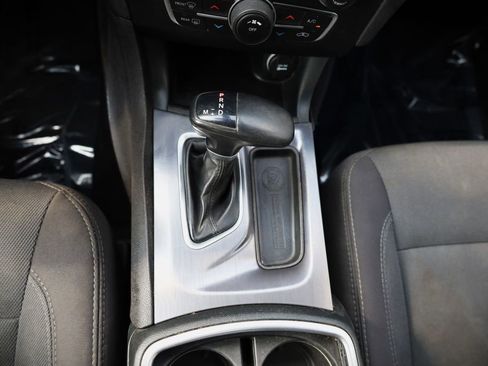 Used 2017 Dodge Charger SE w/ Popular Equipment Group image 23