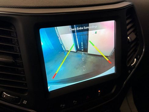 Used 2023 Jeep Cherokee Altitude Lux image 14