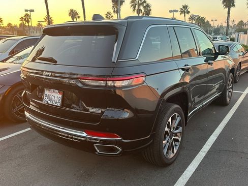 Used 2022 Jeep Grand Cherokee Overland w/ Luxury Tech Group IV image 3