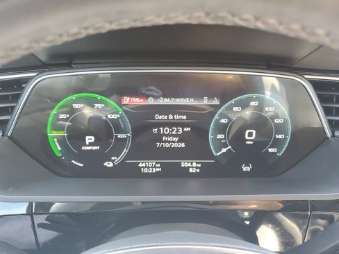 Used 2024 Audi Q8 e-tron Premium Plus w/ Premium Plus Package AWD/4WD image 32