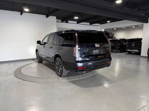 Used 2022 Cadillac Escalade ESV Sport w/ Touring Package AWD/4WD image 8