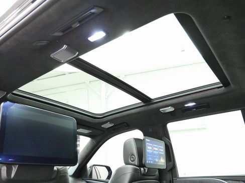 Used 2023 Cadillac Escalade V image 22