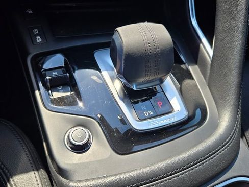 Used 2021 Jaguar E-PACE SE image 19