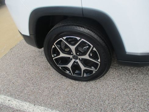 Used 2025 Jeep Compass Limited AWD/4WD image 22