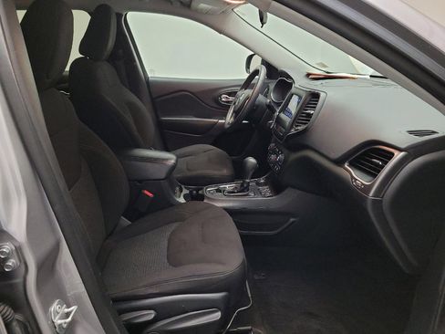 Used 2019 Jeep Cherokee Latitude w/ Popular Appearance Group image 21