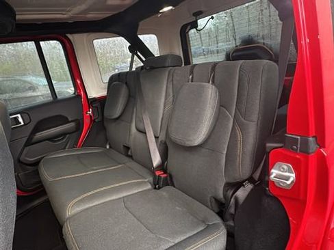 Used 2025 Jeep Wrangler Unlimited Sahara image 30