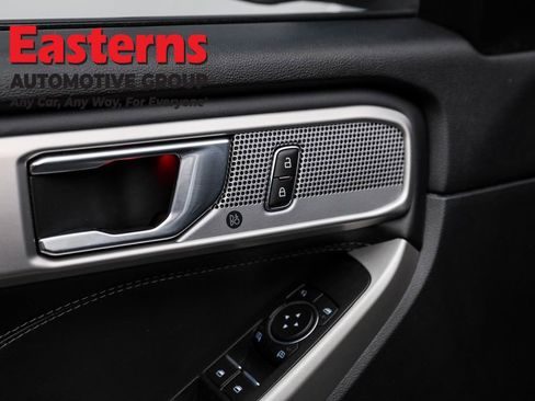 Used 2024 Ford Explorer Limited image 21