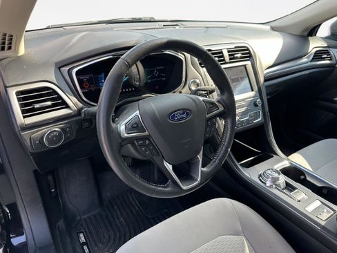 Used 2019 Ford Fusion SE w/ Equipment Group 151A FWD image 11