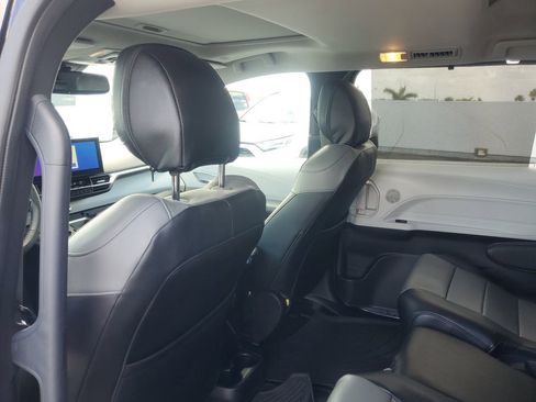 Used 2025 Toyota Sienna XLE image 12