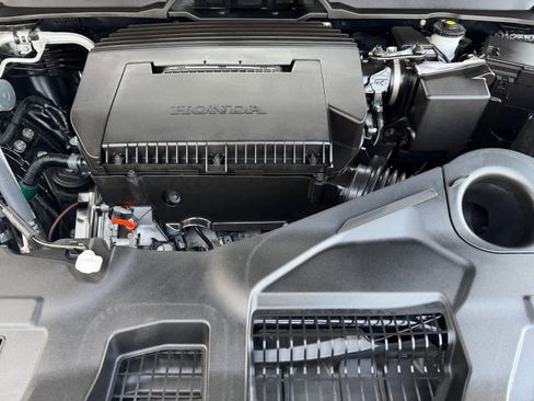 Used 2025 Honda Pilot TrailSport image 8
