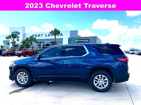 Used 2023 Chevrolet Traverse LS FWD image 4