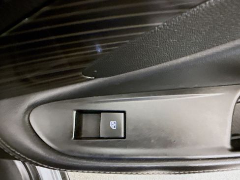 Used 2019 Buick Envision Essence FWD image 31