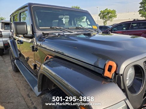 Used 2018 Jeep Wrangler Unlimited Sahara AWD/4WD image 4