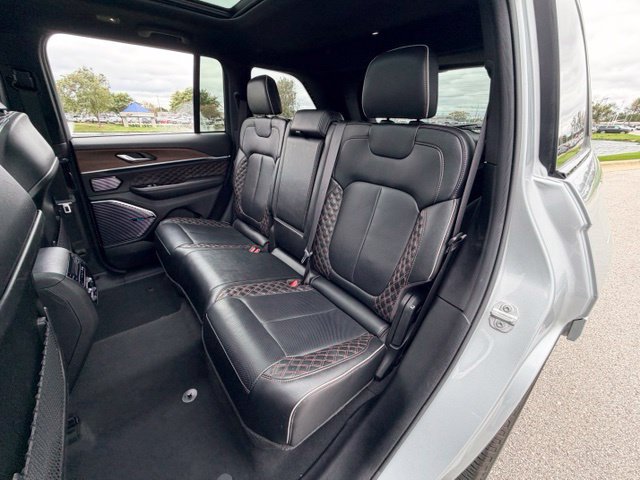Used 2022 Jeep Grand Cherokee Summit w/ Adv Protech Group IV AWD/4WD image 21