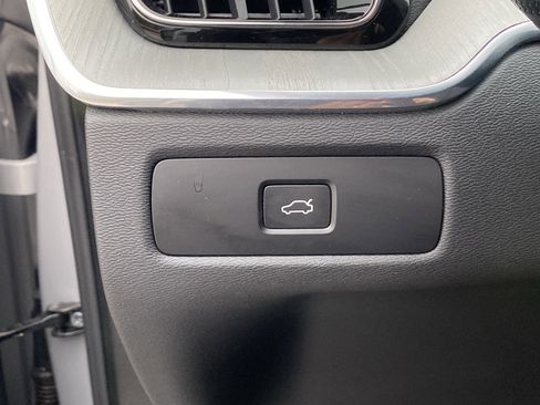 Used 2025 Volvo XC60 B5 Plus image 25