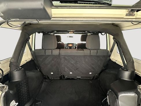 Used 2011 Jeep Wrangler Unlimited Sahara w/ Connectivity Group AWD/4WD image 17