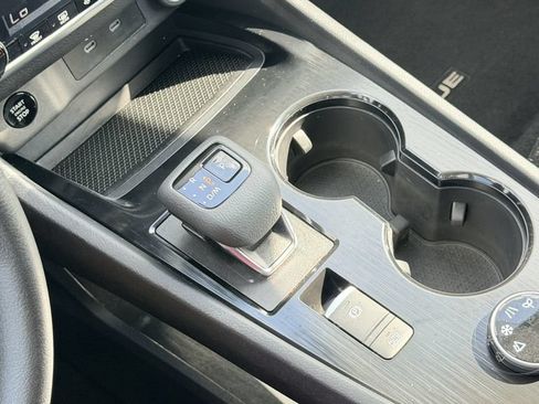 Used 2024 Nissan Rogue SV AWD/4WD image 18