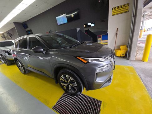 Used 2022 Nissan Rogue SV FWD image 4