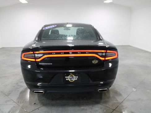 Used 2022 Dodge Charger SXT RWD image 8