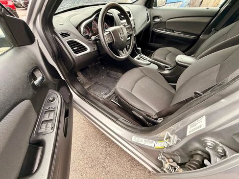 Used 2013 Dodge Avenger SE image 7