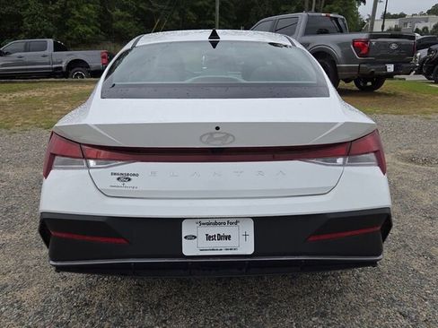 Used 2024 Hyundai Elantra SEL FWD image 12