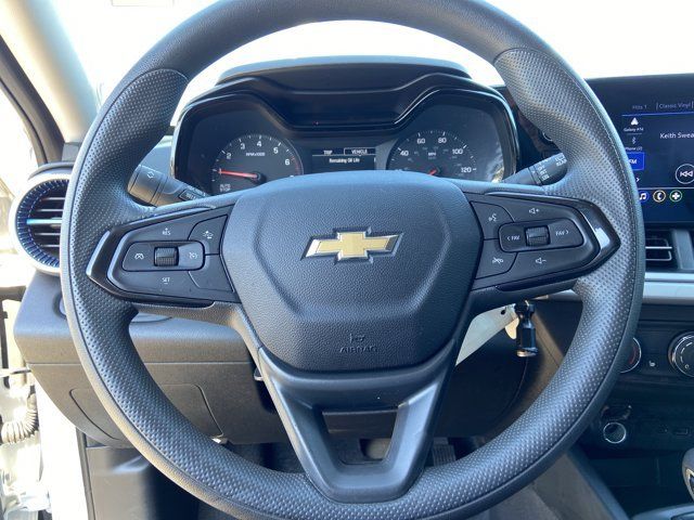 Used 2025 Chevrolet Trax LS w/ LS Convenience Package FWD image 35