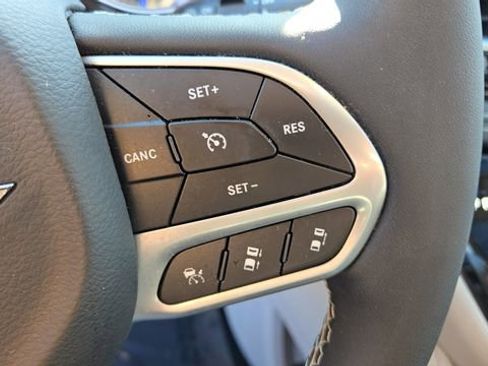 Certified 2022 Chrysler Pacifica Limited image 14