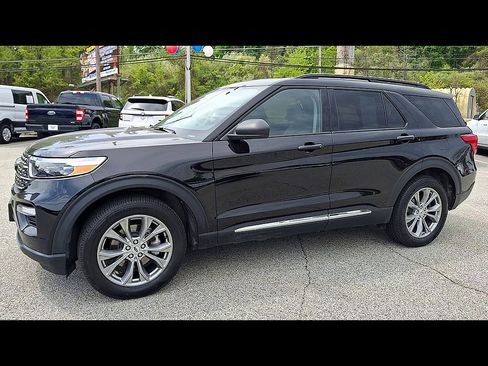 Certified 2022 Ford Explorer XLT w/ Equipment Group 202A AWD/4WD image 4