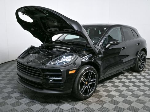 Certified 2020 Porsche Macan AWD/4WD image 34
