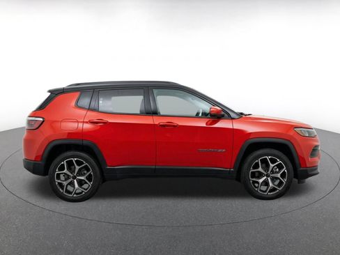 Used 2025 Jeep Compass Limited AWD/4WD image 9
