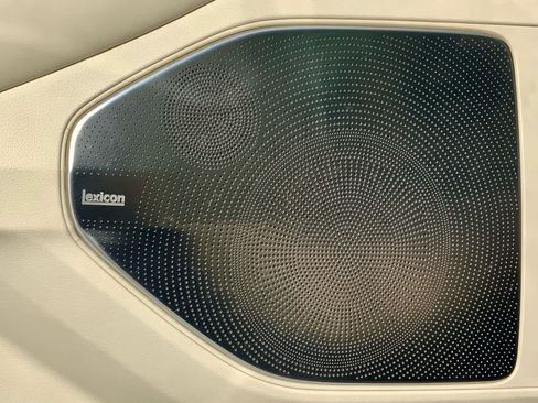 Used 2017 Genesis G90 3.3T Premium image 54