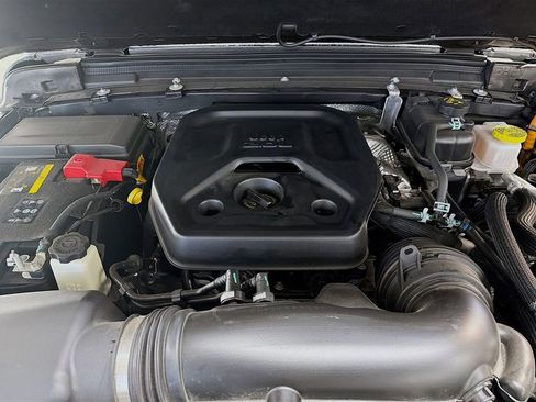 Used 2025 Jeep Wrangler Unlimited Sahara AWD/4WD image 28