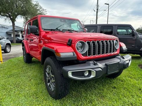 Used 2025 Jeep Wrangler Unlimited Sahara AWD/4WD image 2