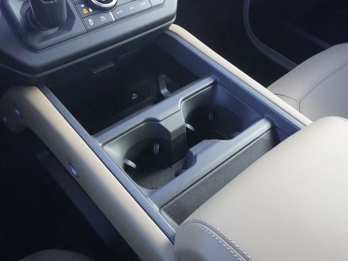 New 2025 Land Rover Defender 110 X-Dynamic SE image 14