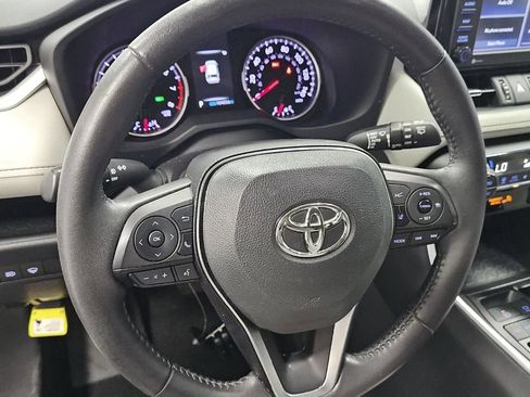 Used 2022 Toyota RAV4 XLE Premium FWD image 7