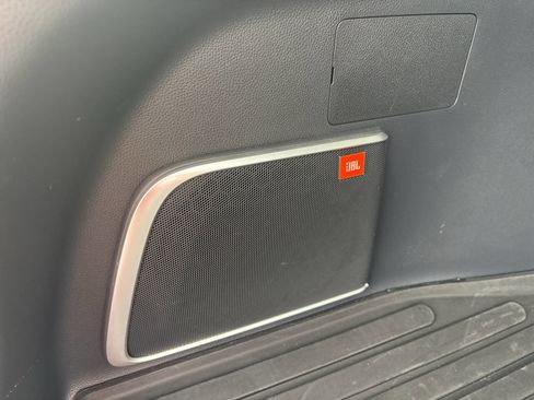 Used 2024 Toyota Venza Limited image 28