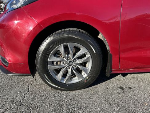 Used 2022 Toyota Sienna LE image 12