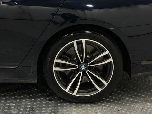 Used 2021 BMW 750i xDrive w/ Executive Package image 36