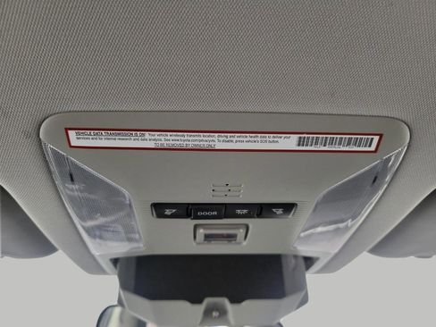 Used 2021 Toyota RAV4 LE AWD/4WD image 18