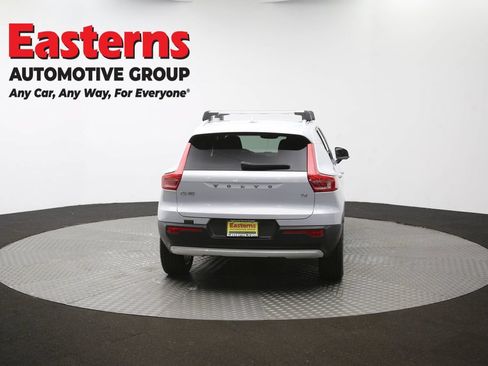 Used 2021 Volvo XC40 T4 Momentum FWD image 36