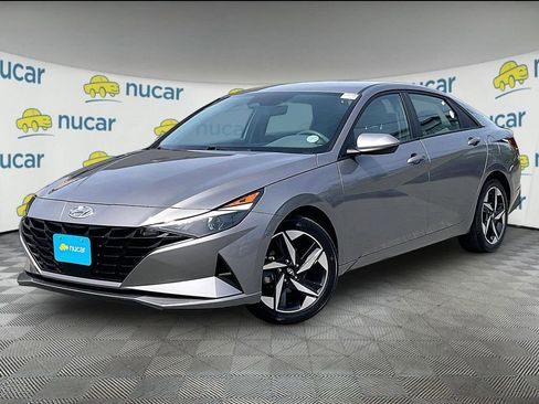 Used 2023 Hyundai Elantra SEL w/ Convenience Package FWD image 3