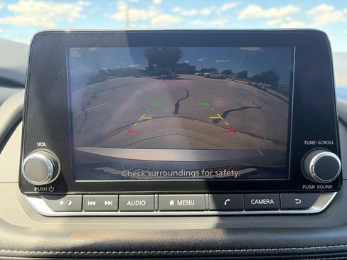 Used 2024 Nissan Rogue SV AWD/4WD image 16