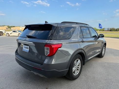Used 2021 Ford Explorer XLT w/ Equipment Group 202A RWD image 4