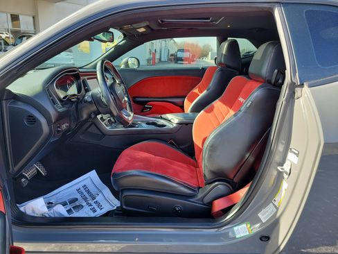 Used 2017 Dodge Challenger SRT Hellcat image 12