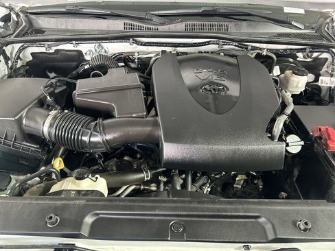 Used 2021 Toyota Tacoma SR5 RWD image 11