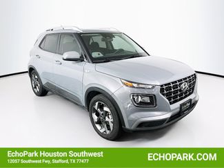 Used 2023 Hyundai Venue SEL video 1