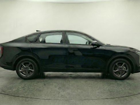 Used 2025 Kia K4 LXS image 11