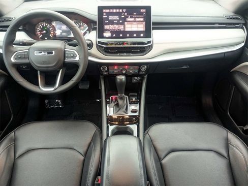 Used 2025 Jeep Compass Limited image 16